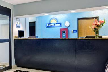 Days Inn by Wyndham Dallas Garland West