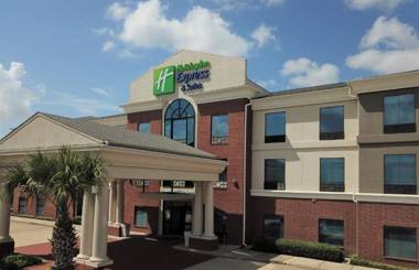 Holiday Inn Express Hotel & Suites Hearne an IHG Hotel