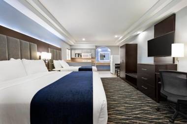 Days Inn & Suites by Wyndham Houston Hobby Airport