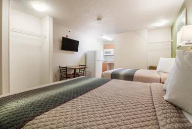 HomeTowne Studios by Red Roof Houston - Northwest