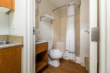 HomeTowne Studios by Red Roof Houston - Northwest