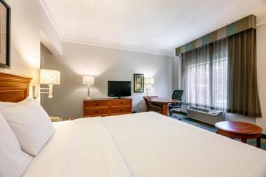 La Quinta by Wyndham Houston Bush IAH South