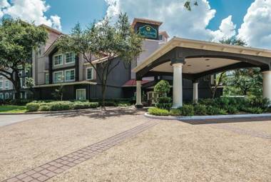 La Quinta by Wyndham Houston Bush IAH South