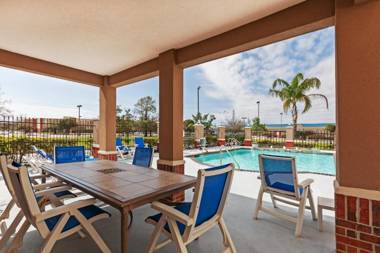 Holiday Inn Express Hotel and Suites Houston East an IHG Hotel