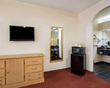 Scottish Inn & Suites IAH West