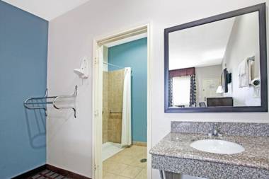 Super 8 by Wyndham Houston North I-45