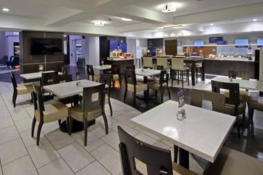 Holiday Inn Express and Suites Houston North - IAH Area an IHG Hotel