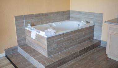 The Crossroads Hotel and Suites Irving