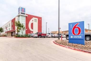 Motel 6-Laredo TX - Airport