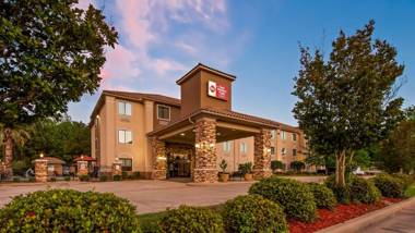 Best Western Plus Crown Colony Inn & Suites