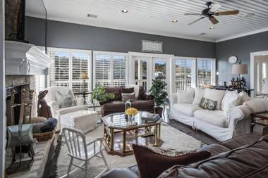 Luxury Lake Marble Falls House with Swimming Pool Hot Tub and private boat slip