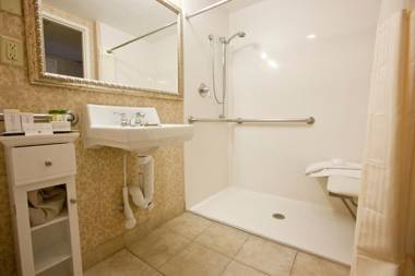 DoubleTree by Hilton Midland Plaza