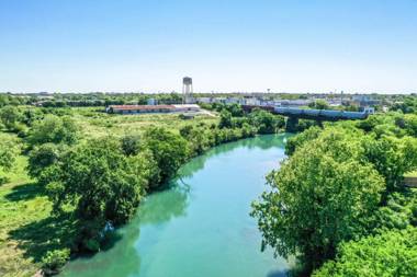 Riverside Condo SS 4B