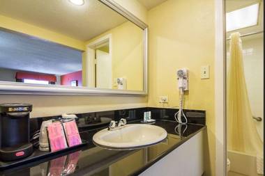 Quality Inn & Suites North Richland Hills