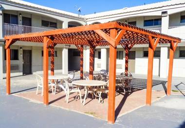 HomeTowne Studios by Red Roof Odessa