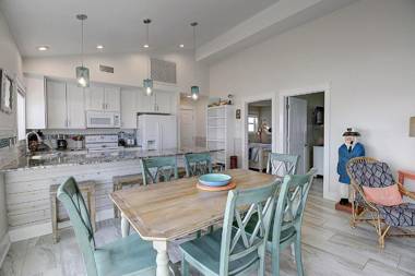 Beachfront Paradise LC19