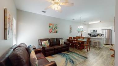 BC202 Funky Parrot Heated Saltwater Pool Short Walk to Beach Gameroom