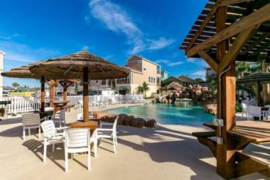 BC202 Funky Parrot Heated Saltwater Pool Short Walk to Beach Gameroom