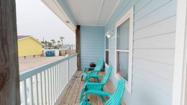 CDR109 Salt Therapy 3 bedroom 3 bath Newly Remodeled BEACH home with Shared POOL