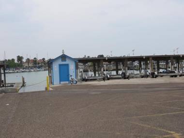 White Sands Motel Restaurant & Marina