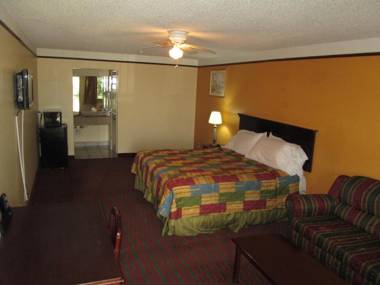 Deluxe Inn and Suites