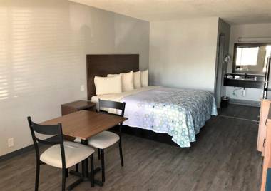 HomeTowne Studios by Red Roof San Antonio E - near AT&T Center