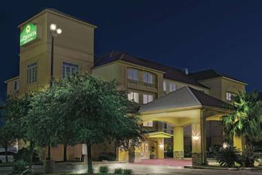 La Quinta Inn & Suites by Wyndham San Antonio North Stone Oak