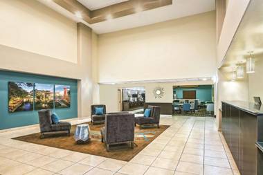 La Quinta Inn & Suites by Wyndham San Antonio North Stone Oak
