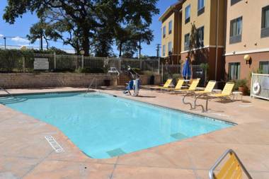 Fairfield Inn & Suites by Marriott San Antonio SeaWorld / Westover Hills