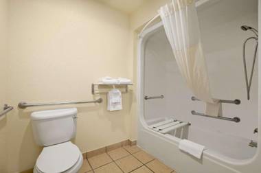 Days Inn & Suites by Wyndham San Antonio North/Stone Oak