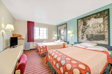 Super 8 by Wyndham San Antonio/Fiesta