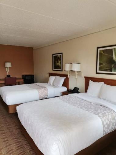 Super 8 by Wyndham San Antonio Near SeaWorld Ingram Park