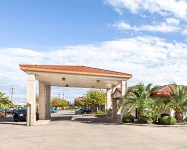 University Inn & Suites