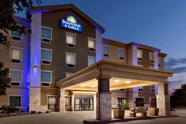 Days Inn & Suites by Wyndham San Antonio near AT&T Center