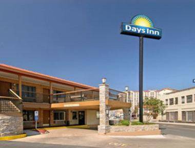 Days Inn by Wyndham San Antonio Alamo/Riverwalk