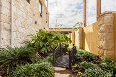 Comfort Suites Alamo Riverwalk