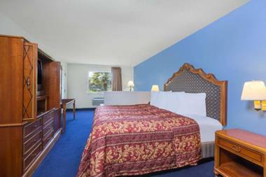 Days Inn Windcrest by Wyndham San Antonio