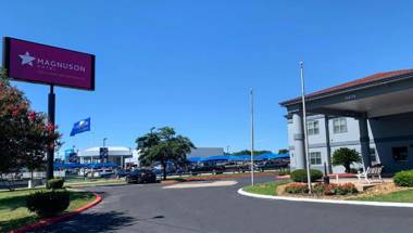 Magnuson Hotel Fiesta Park Preferred Six Flags Hotel