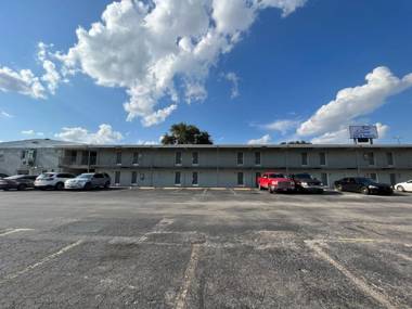 Mid Towne Inn & Suites