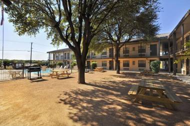 Deluxe Inn San Antonio Near Lackland AFB