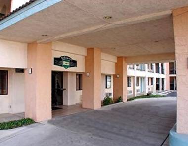 Hallmark Inn and Suites