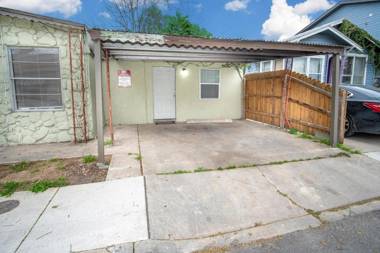 Virginia #A Cozy 2BA/1BA near Downtown Sleeps 8