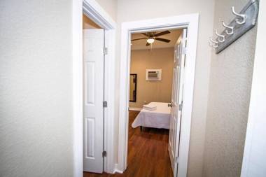 Douglas Way Remodeled House Near Downtown 1BA/1BA