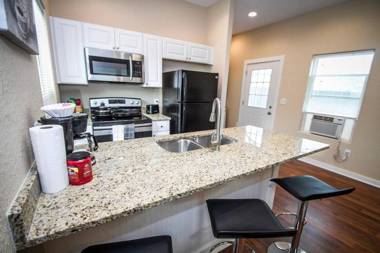 Douglas Way Remodeled House Near Downtown 1BA/1BA