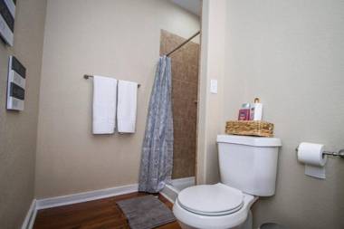 Hackberry St #B Renovated 2BR Near Downtown SA