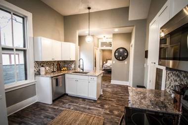 Wyoming St Restored Historic 2BR/1BA Downtown