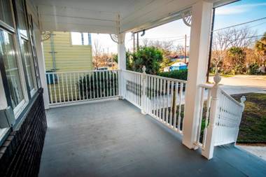 Downtown View Cozy 2BR/1BA Home Sleeps 8