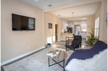 3BR2BA Remodeled House Near Downtown