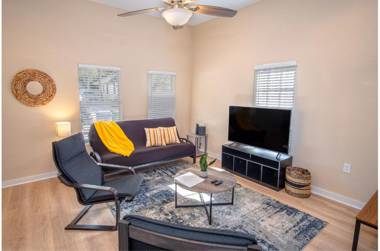3 BR1 BA Remodeled Home Near Downtown
