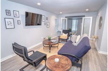 Stylish 4 Br2Ba Renovated Home Near Downtown